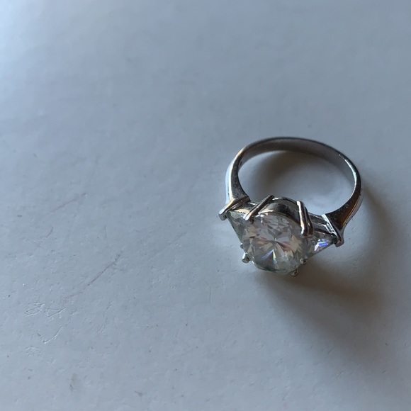 Silver CZ ring - Picture 2 of 8